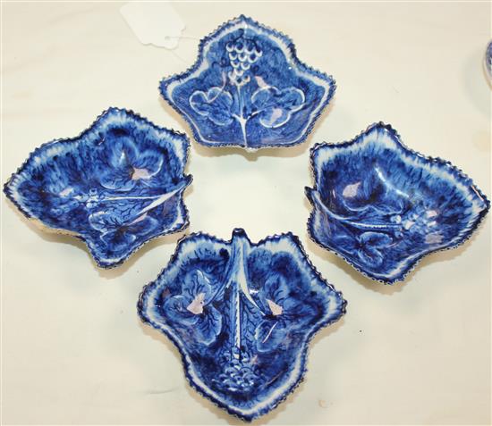 A set of four pickle dishes and 2 lemon strainers, late 18th / early 19th century, 11cm